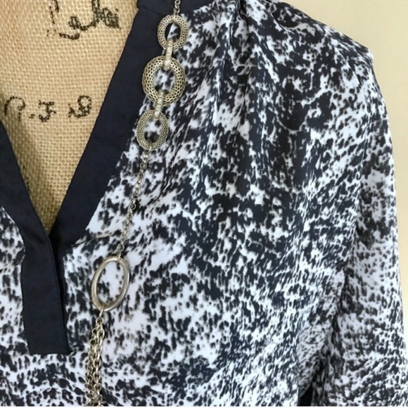 •Willi Smith• contrast trim print top {B32} - Picture 2 of 5